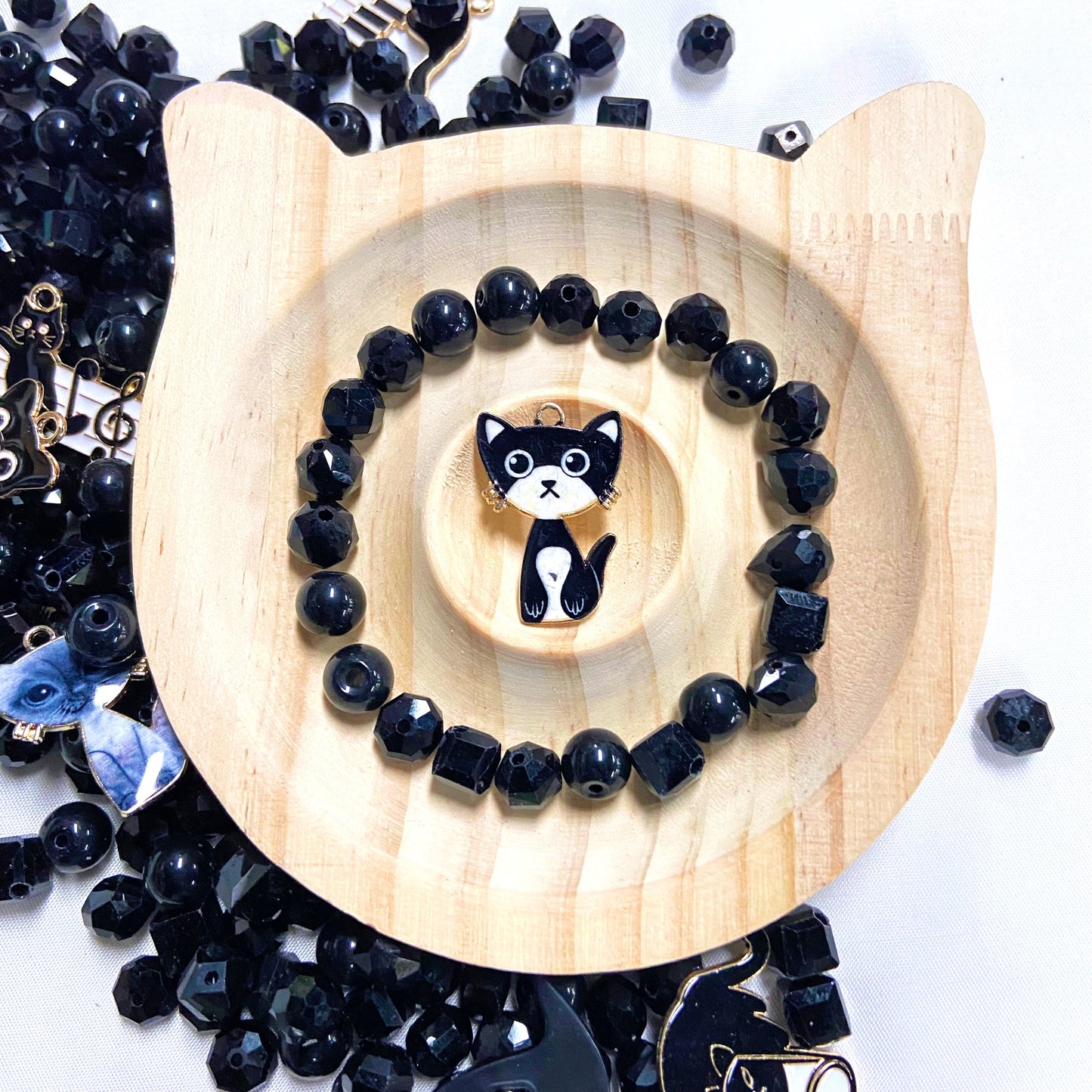 [B104]Shadow Paws